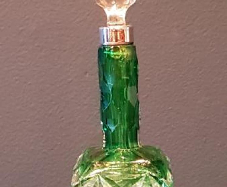 Victorian Emerald Flashed Silver Mounted Scent Bottle - Image 3