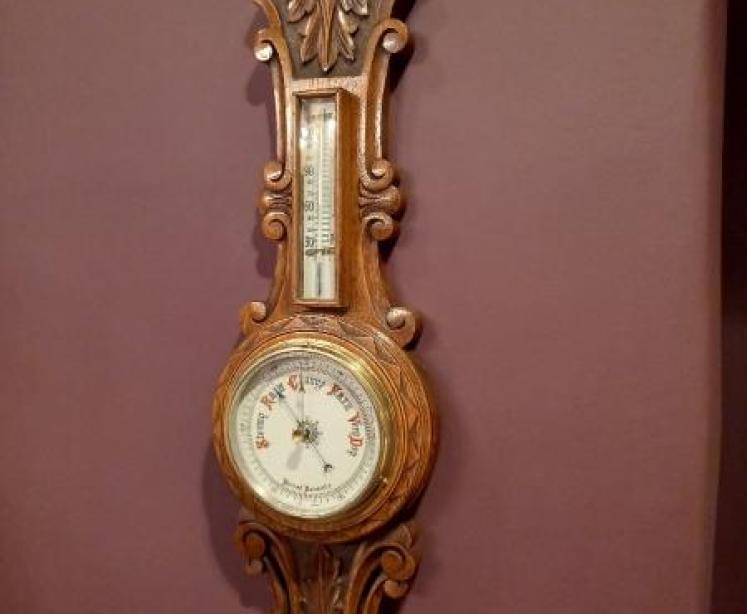 Small Victorian Foliage Carved Banjo Barometer - Image 1