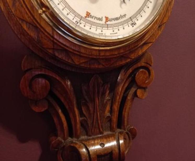 Small Victorian Foliage Carved Banjo Barometer - Image 5