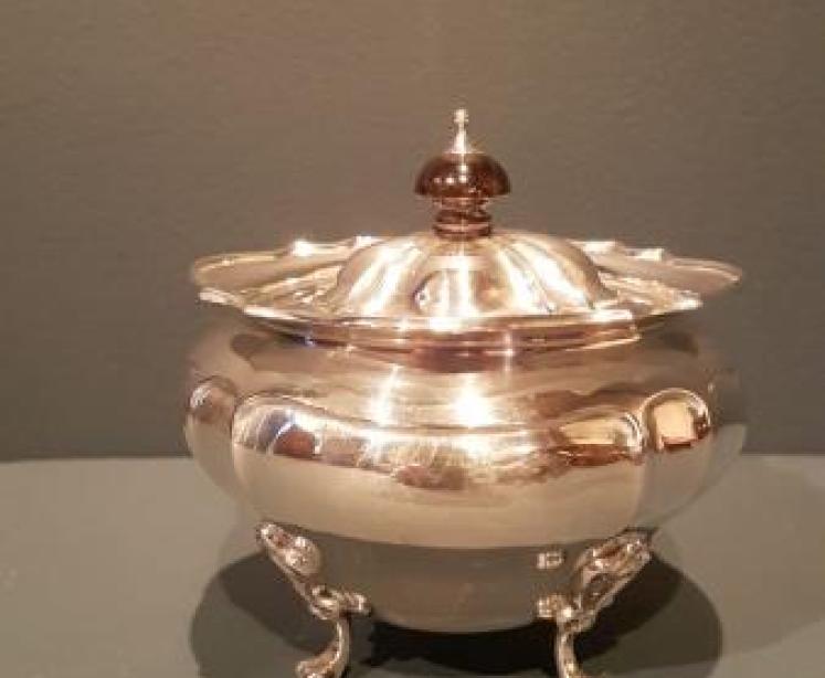 Fine Quality Edwardian Silver Tea Caddy - Image 1