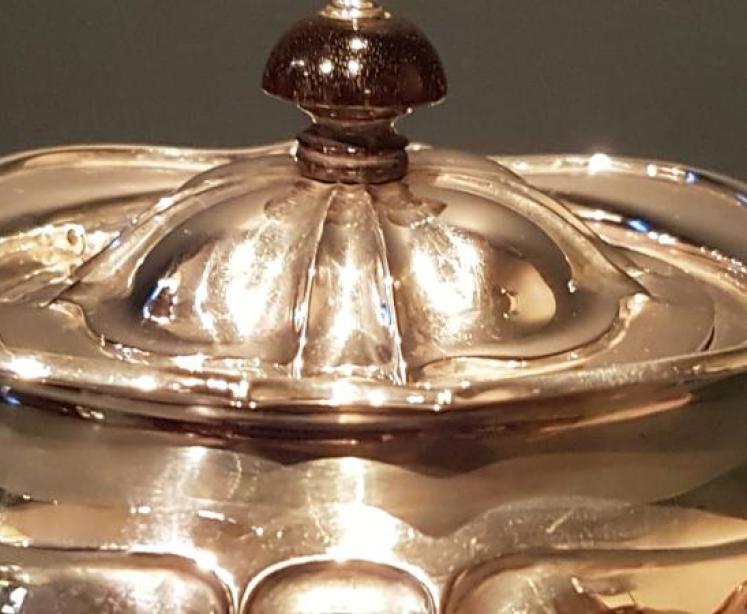 Fine Quality Edwardian Silver Tea Caddy - Image 3