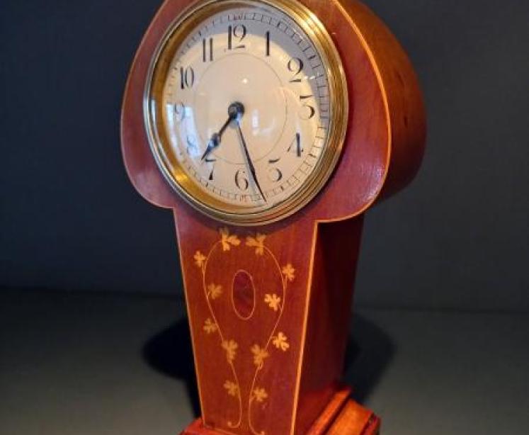 Edwardian Period Inlaid Club Shaped Mantel Clock - Image 5