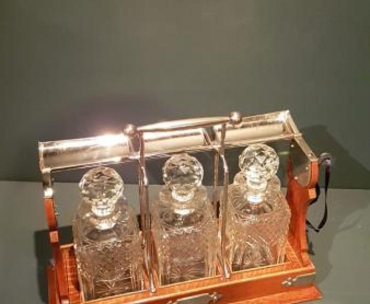 Victorian Oak 3 Bottle Tantalus by Hobbs - Image 4