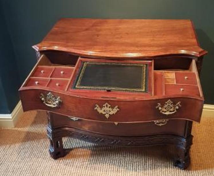 Outstanding Chippendale Period Serpentine Fronted Secretaire Chest - Image 3