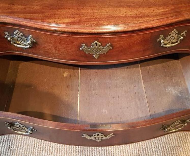 Outstanding Chippendale Period Serpentine Fronted Secretaire Chest - Image 6