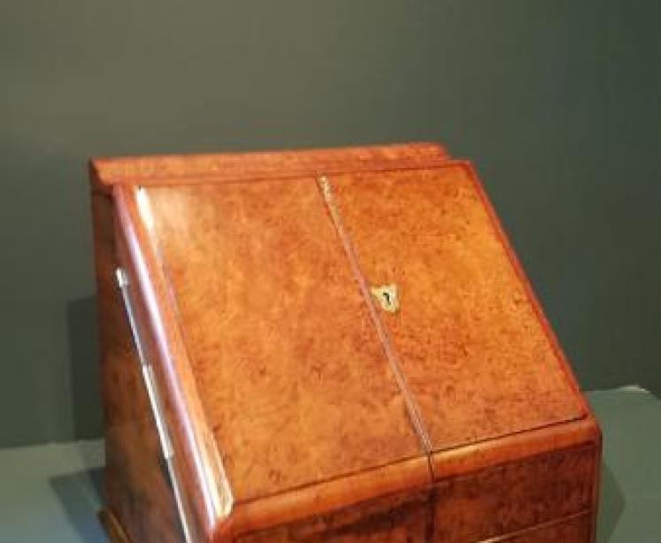 Quality Victorian Walnut Stationary Box - Image 3