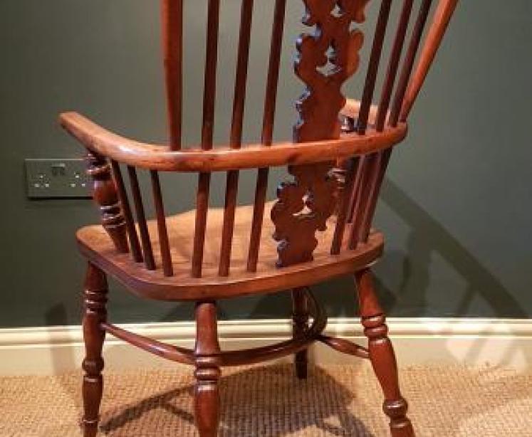 Yew Wood Crinoline Stretcher Windsor Chair - Image 3