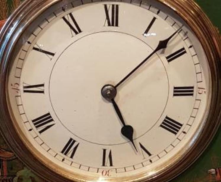 Edwardian Green Chinoiserie Napoleon Hat Mantel Clock - Image 3