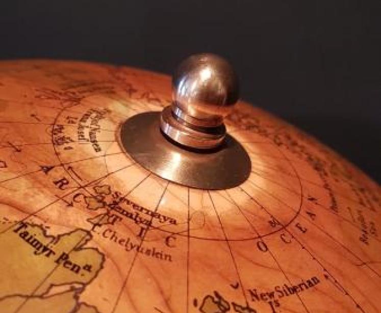 Original 1930's 14" Philips Plaster Globe - Image 5