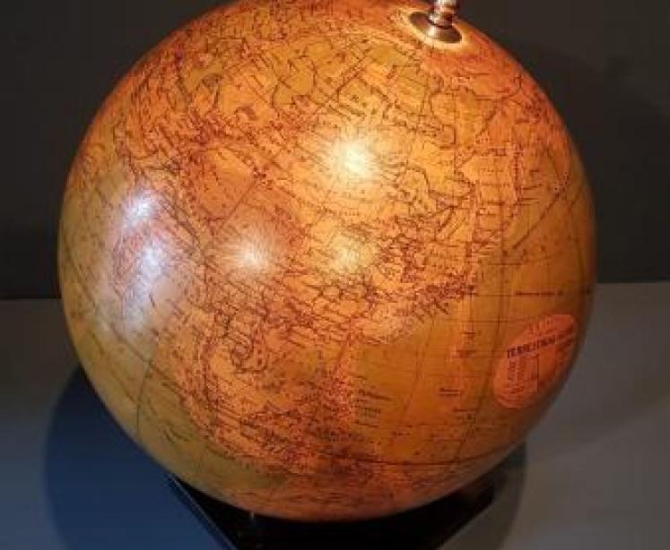 Original 1930's 14" Philips Plaster Globe - Image 6