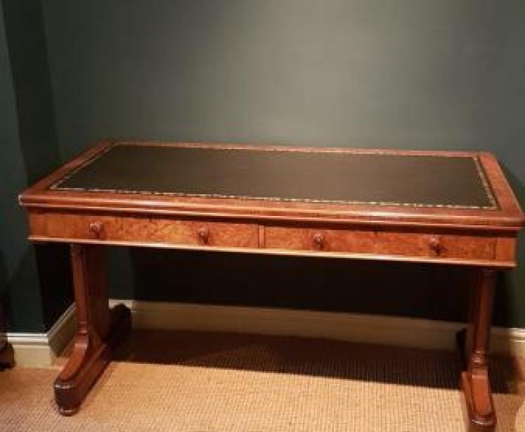 Fine Quality Early Victorian Walnut Writing Table - Image 3