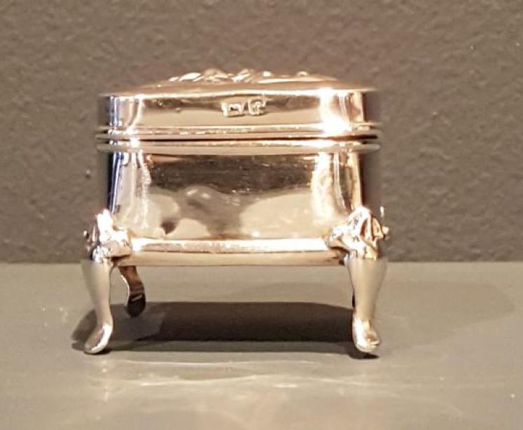 Edwardian Silver Iris Design Ring Box - Image 2