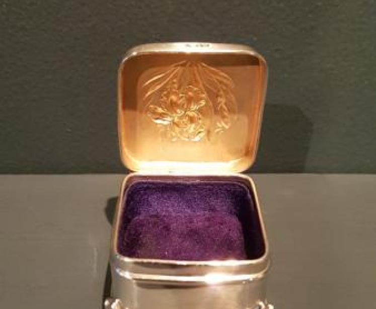 Edwardian Silver Iris Design Ring Box - Image 4