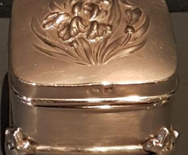 Edwardian Silver Iris Design Ring Box - Image 5