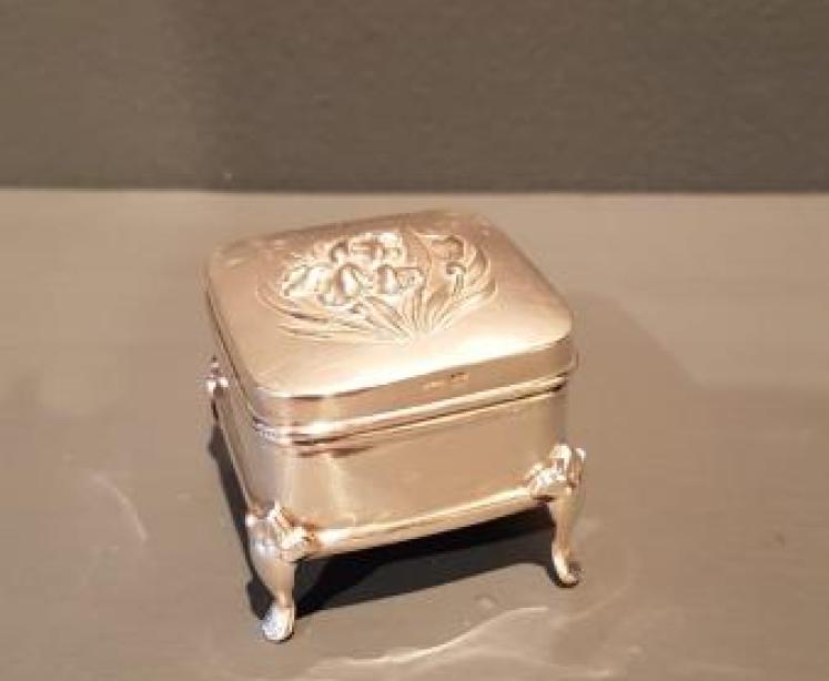 Edwardian Silver Iris Design Ring Box - Image 7