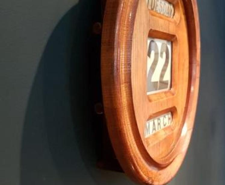 Edwardian Solid Oak Perpetual Wall Calendar - Image 3