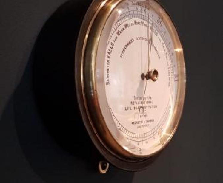 Negretti & Zambra RNLI Fisherman's Marine Barometer - Image 2