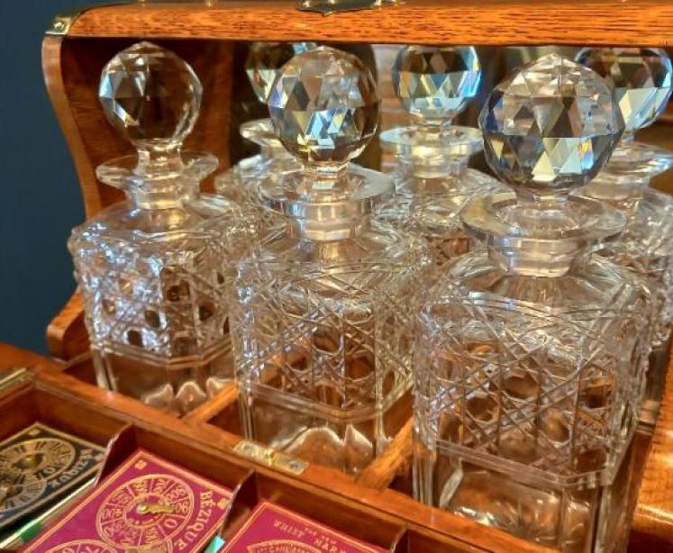 Superb Victorian Oak Tantalus & Games Compendium - Image 3