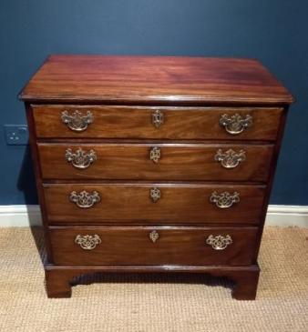 Mid Georgian Figured Mahogany Chest of Drawers