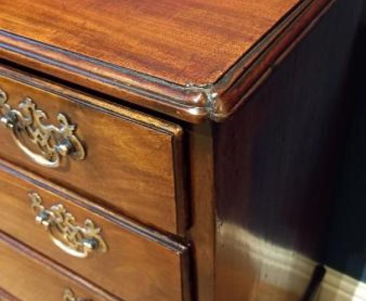 Mid Georgian Figured Mahogany Chest of Drawers - Image 3