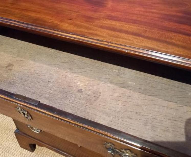 Mid Georgian Figured Mahogany Chest of Drawers - Image 6