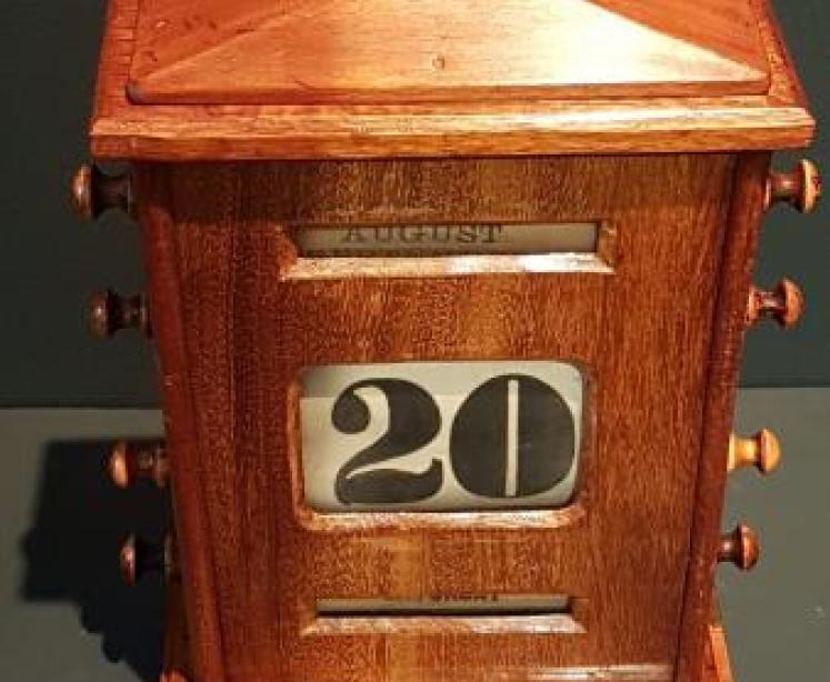 Edwardian Walnut Perpetual Desk Calendar - Image 2