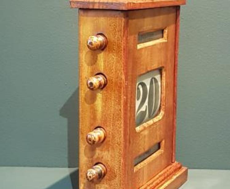 Edwardian Walnut Perpetual Desk Calendar - Image 4