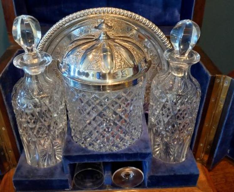 Superb Antique Burr Walnut Gin Drinks Cabinet - Image 2