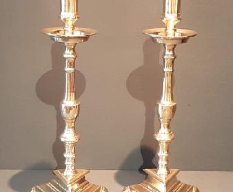 Superb Pair of Early Georgian Cast Brass Candlesticks - Image 1