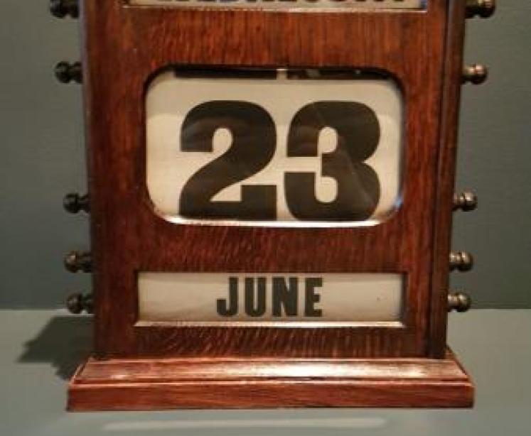 Large Edwardian Oak Perpetual Desk Calendar - Image 1