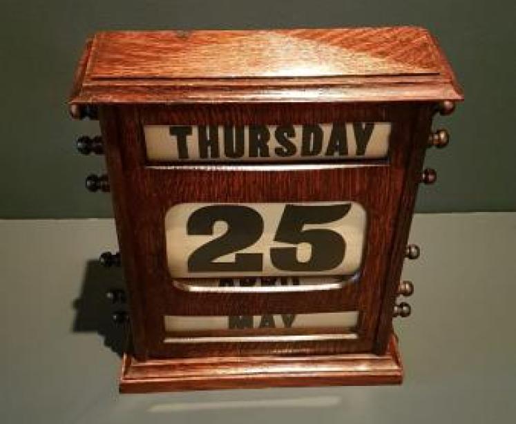 Large Edwardian Oak Perpetual Desk Calendar - Image 2