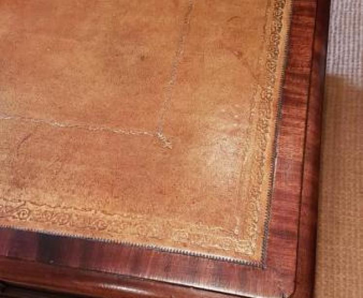 Superb Early Victorian Mahogany Partner's Pedestal Desk - Image 7