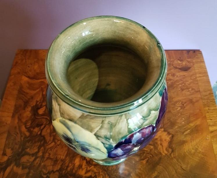 Early Moorcroft Pansy on Cream Vase - Image 3