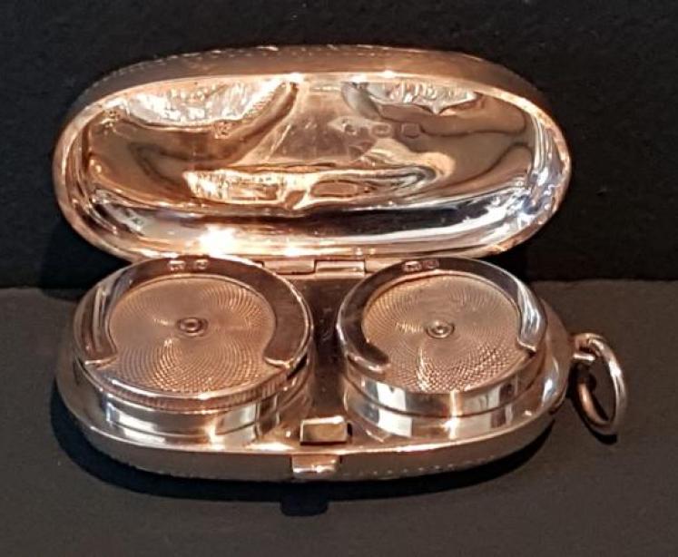 Fine Quality Engraved Silver Double Sovereign Case - Image 2