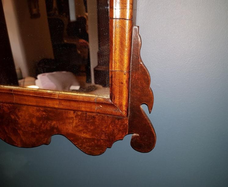 Superior George III Period Burr Wanut Mirror - Image 2