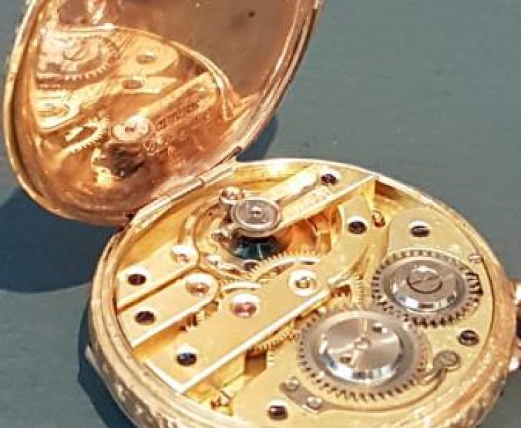 Fine Quality Engraved 14ct Gold Fob Watch - Image 5