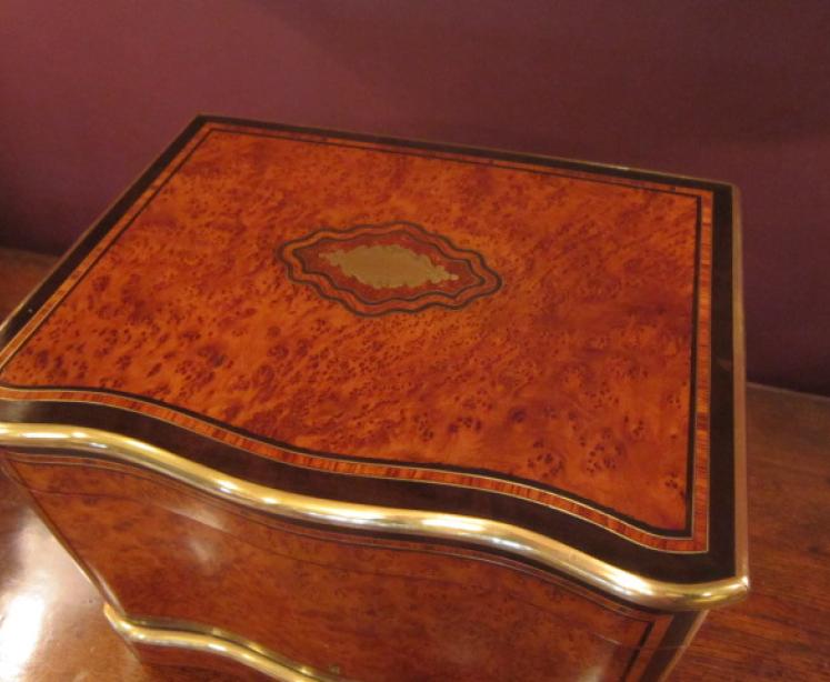 Stunning Victorian Amboyna Inlaid Drinks Cabinet - Image 3