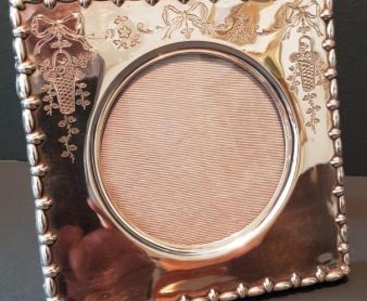 Edwardian Engraved Silver Photo Frame - Image 1
