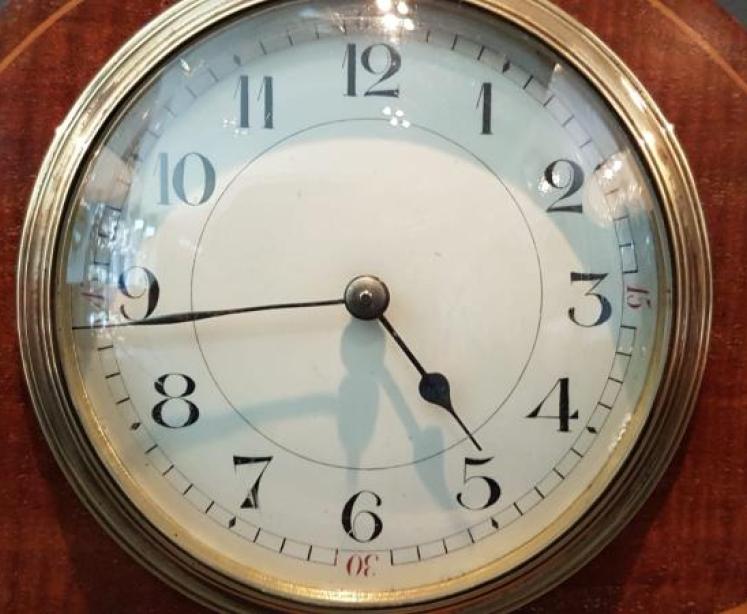 Superb Figured Mahogany Inlaid Mantel Clock - Image 5