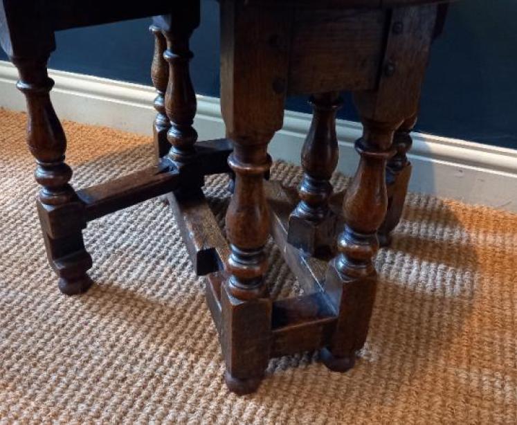 Small George III Period Oak Drop Leaf Occasional Table - Image 4