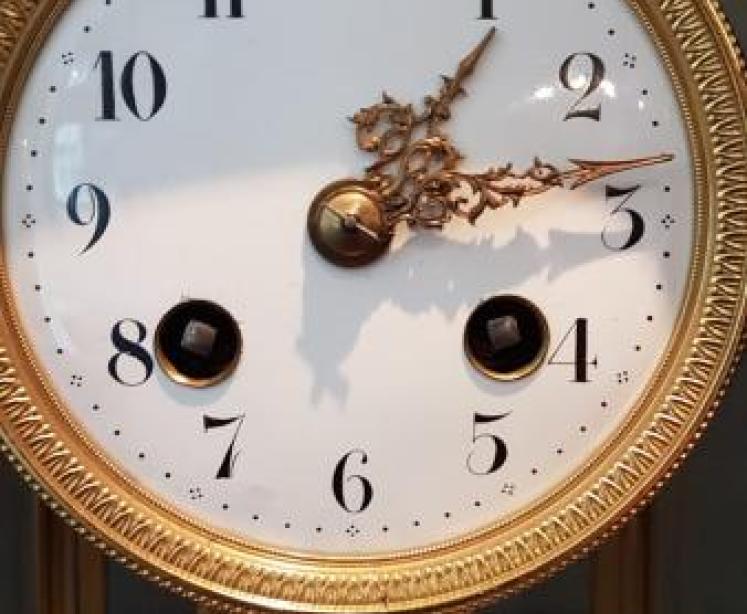 Fine Quality Victorian Three Piece Clock Garniture - Image 3