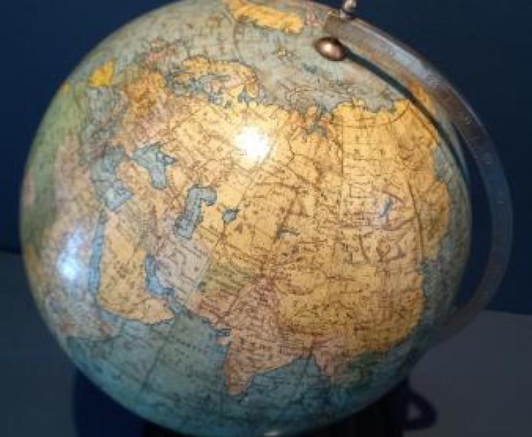 Phillips of London 9" Papier Mache Terrestrial Globe - Image 2