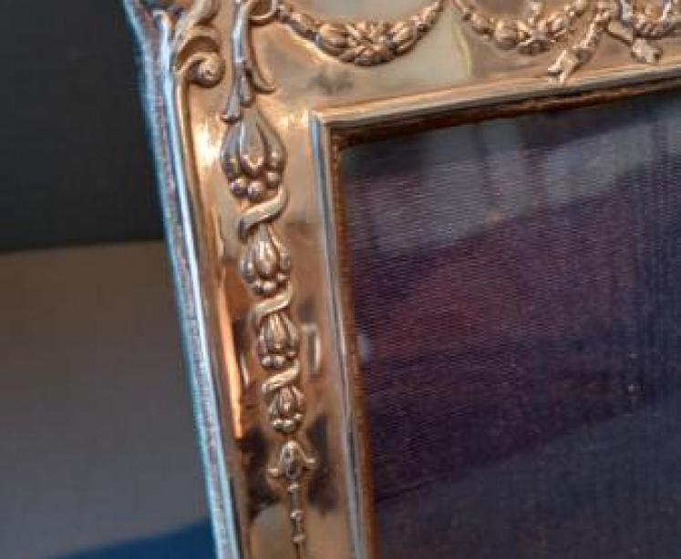 Edwardian Silver Garland Decor Photo Frame - Image 6