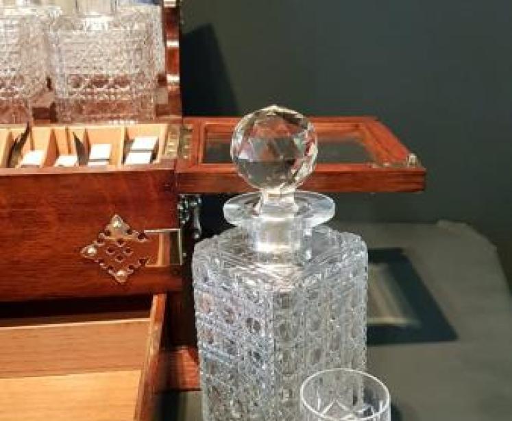 Superb Victorian Oak Tantalus Box - Image 3