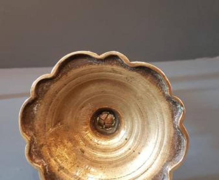 Pair of George III Brass Petal Base Candlesticks - Image 3