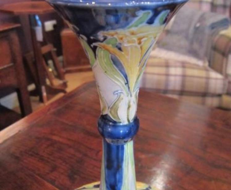 Art Nouveau McIntyre Moorcroft Daffodil Vase - Image 4