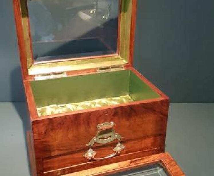 Superb Victorian Walnut Jewellery Box - Image 5
