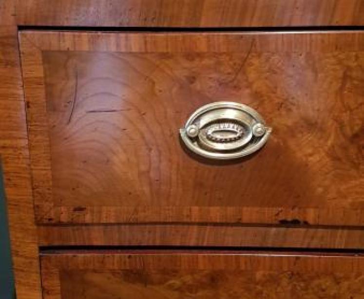 Fine Quality Small Proportioned Burr Walnut Chest of Drawers - Image 5