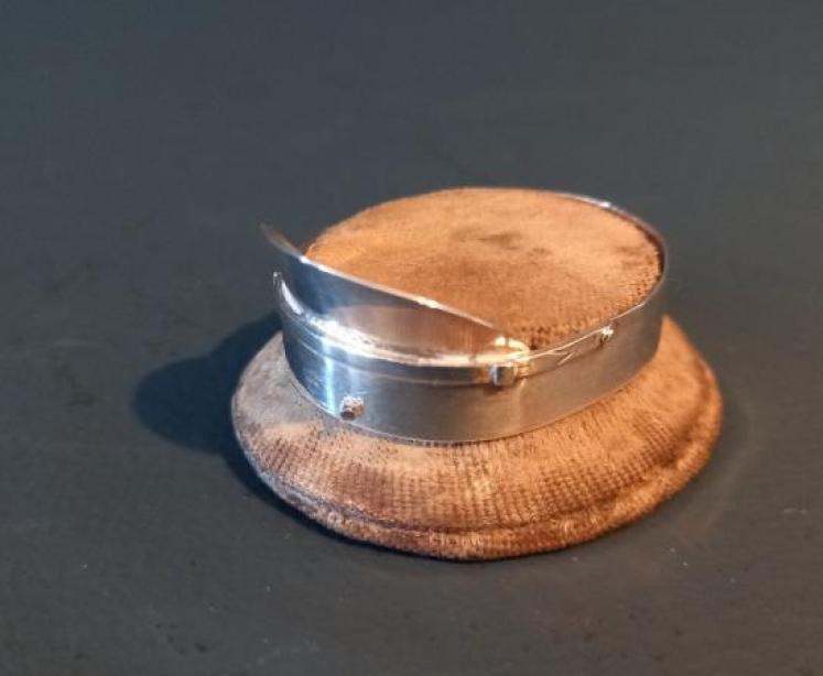 George V Period Silver Novelty Captain's Hat Pin Cushion - Image 4