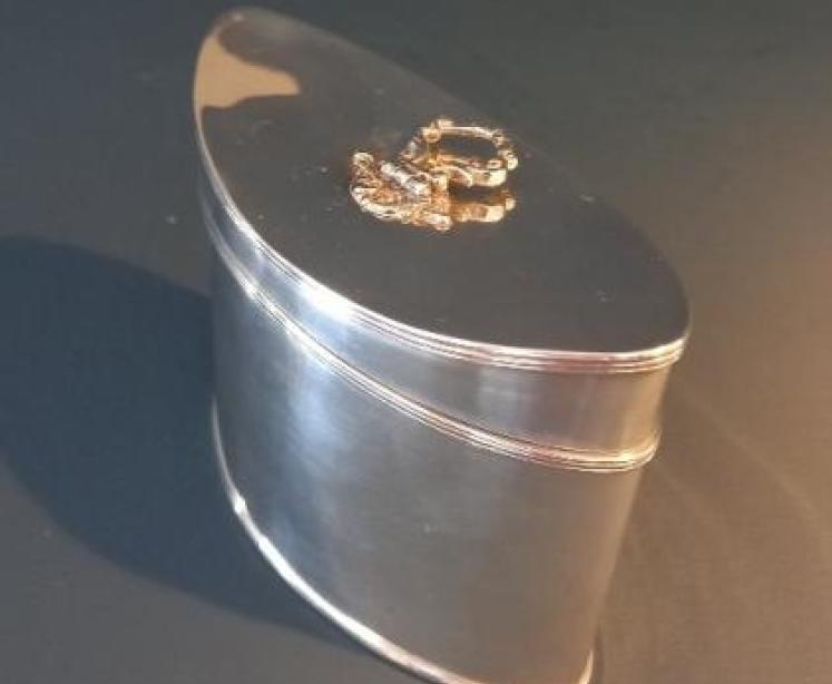 George V Period Silver Oval Dished Top Tea Caddy - Image 3